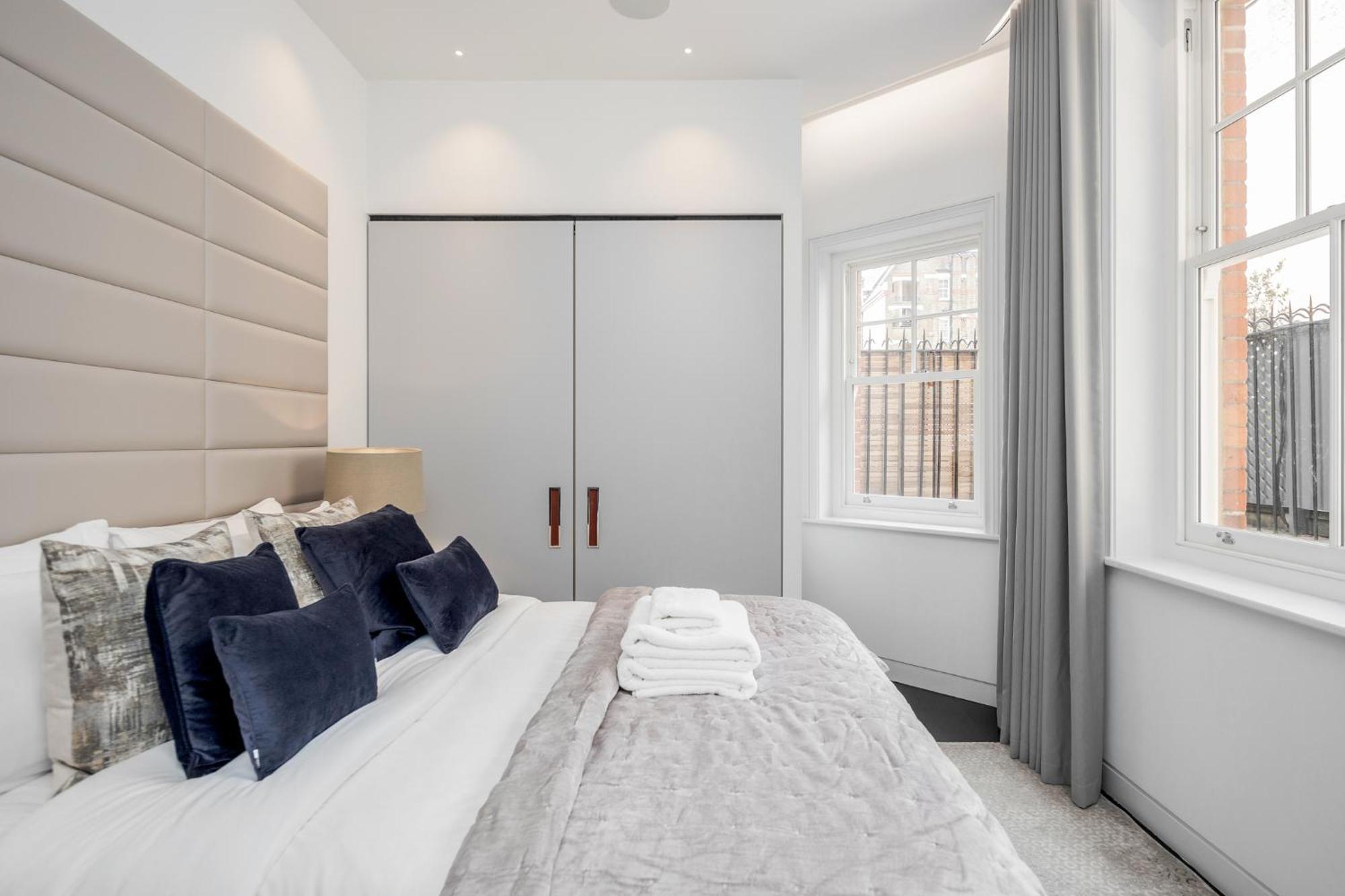 The Mayfair Residence Лондон Экстерьер фото